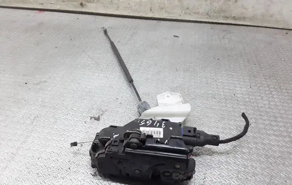 Volkswagen Caddy Front door lock 3D1837016