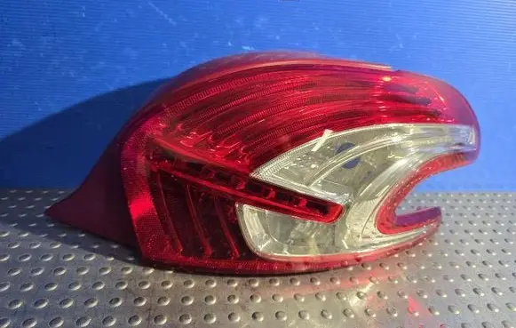 Peugeot 208 I Rear/tail lights 9672628380