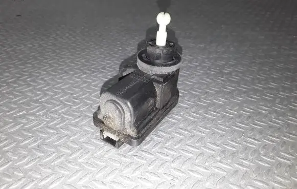 Headlight level adjustment motor