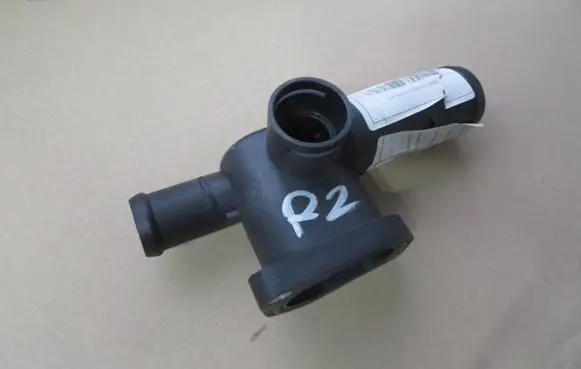 Volkswagen Golf VI Engine coolant pipe/hose 06A121133AL