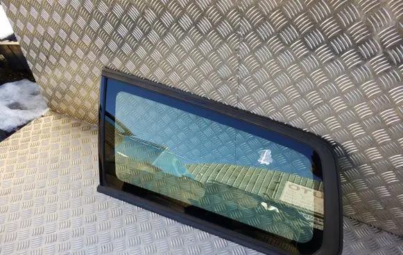 Volvo XC70 Rear side window