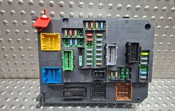 Citroen C4 II Fuse module S26337149 9865547480