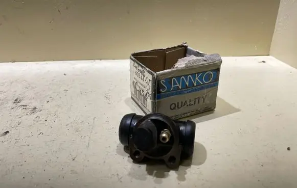 Peugeot 205 Rear brake cylinder 