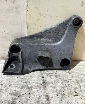 BMW 5 E39 Engine mounting bracket 6750441 22116750441 1097151