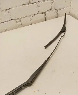 Front wiper blade arm