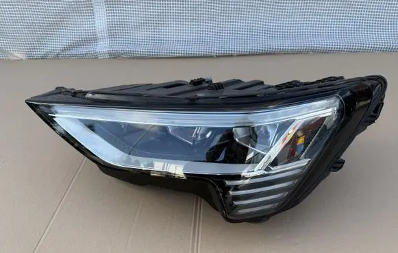 Audi Q8 e-tron Headlight/headlamp 4KE941039
