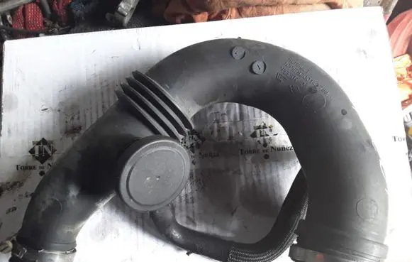 Renault Megane II Air intake duct part 8200143788A
