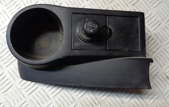 Cup holder front