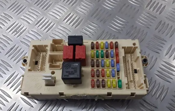 Alfa Romeo 147 Fuse box cover 46558758