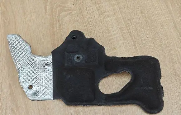 BMW 5 G30 G31 G38 Heat shield in engine bay 8657308