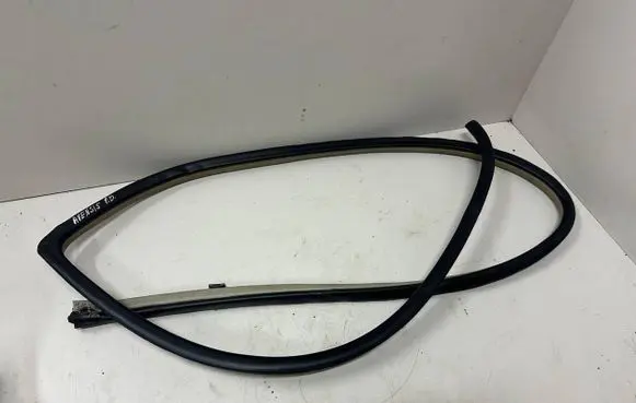 Toyota Avensis T250 Front door rubber seal 