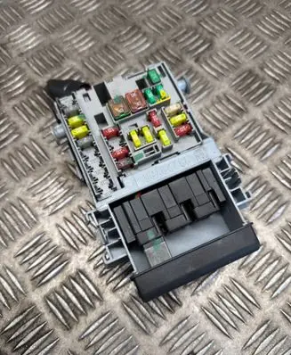 Opel Insignia A Fuse module 13222786