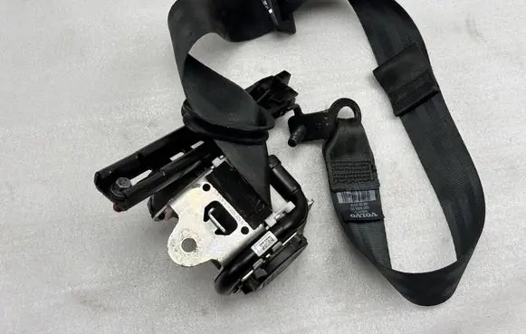 Volvo XC90 Rear seatbelt 39825721