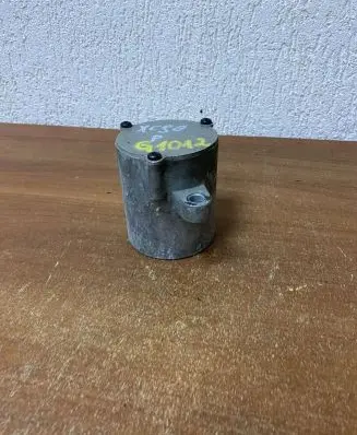 Volvo XC90 Engine mount bracket 31430318 G1012