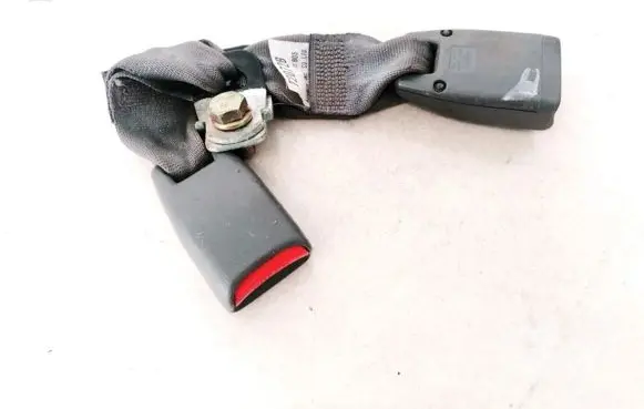 Mazda 626 Rear seatbelt buckle T2073B