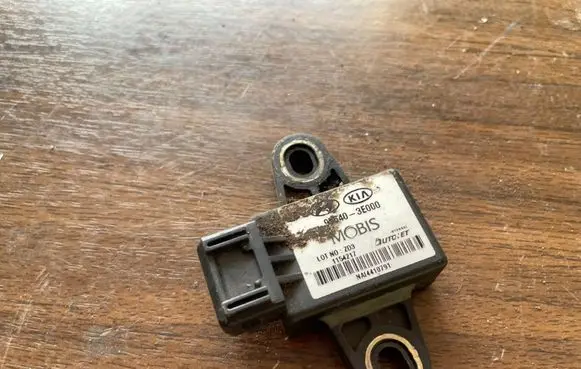 KIA Sorento ESP acceleration yaw rate sensor 956403E000