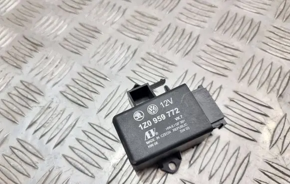Skoda Octavia Mk2 (1Z) Seat heating relay 1Z0959772