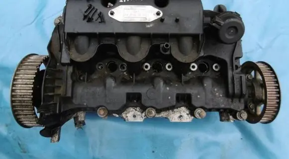 Citroen C6 Engine head 