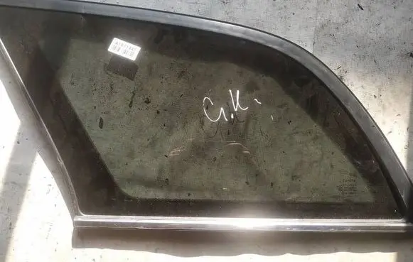 Toyota Avensis T250 Rear side window as3