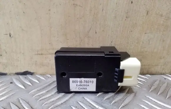 Lexus CT 200H Antenna control unit 8651676010