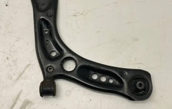 Skoda Octavia Mk3 (5E) Front lower control arm/wishbone 5Q0407152L