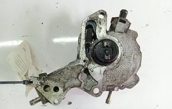 Volkswagen PASSAT B6 Vacuum pump 038145209H