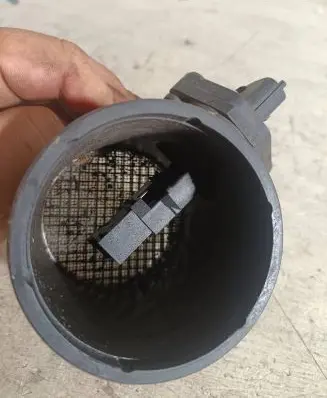 Volvo V70 Mass air flow meter 8670115