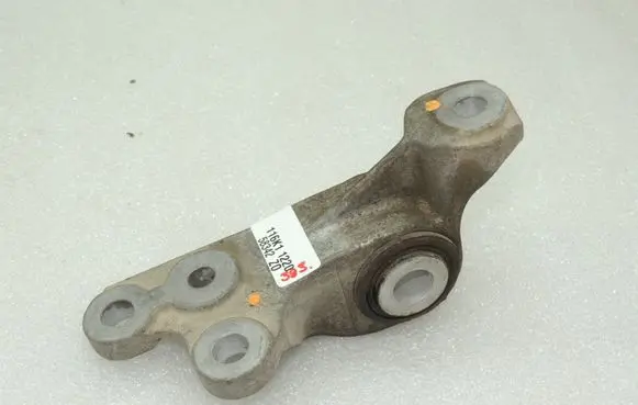 Toyota Yaris XP210 Engine mounting bracket 12364K0070