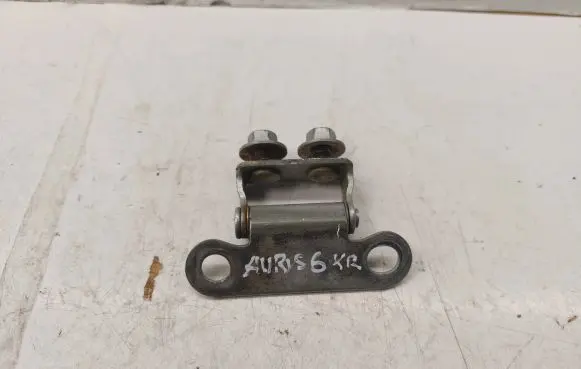 Toyota Auris 150 Tailgate/trunk/boot hinge 6881005010