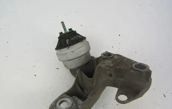Audi A4 S4 B5 8D Engine mounting bracket 