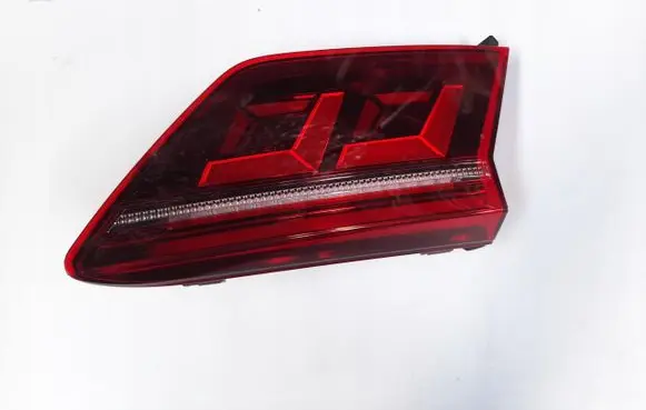Volkswagen Tiguan Rear/tail lights 5NA945307K