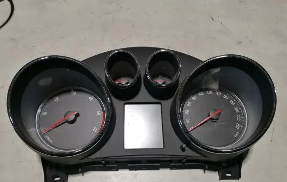 Opel Insignia A Speedometer (instrument cluster) 13333353