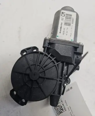 Hyundai Santa Fe Front door window regulator motor 400907