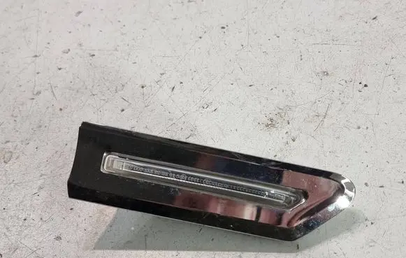 BMW 7 F01 F02 F03 F04 Front fender indicator light 7203372 081126 6750100001