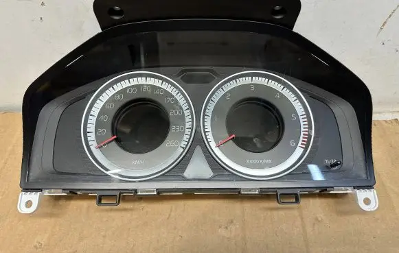 Volvo XC60 Speedometer (instrument cluster) 31327582AA 36000918 69399870U