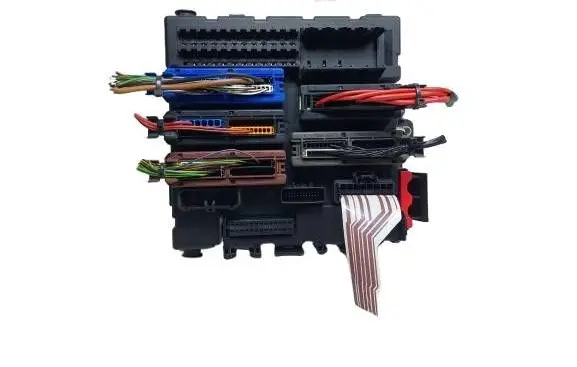 Opel Vectra C Fuse module 13170892