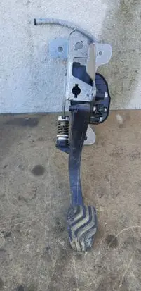 Mercedes-Benz Citan II W420 Clutch pedal 465033751R