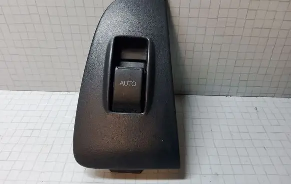 Toyota Avensis T250 Electric window control switch 7423105140