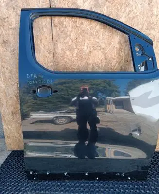 Peugeot Traveller Front door