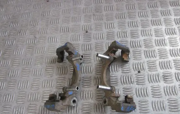 Seat Leon (1P) Front Brake Caliper Pad/Carrier JARZMAUYWANE