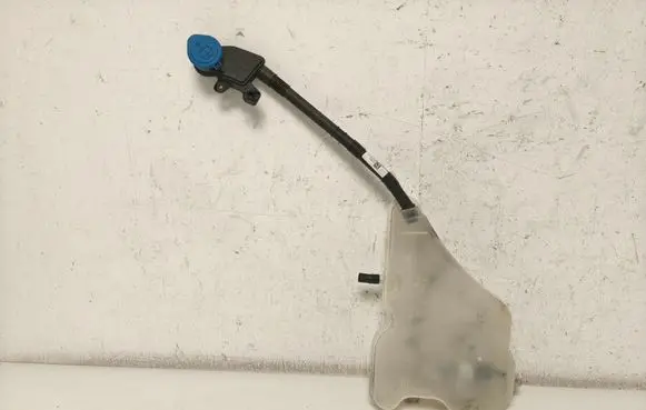 BMW 3 G20 G21 Windshield washer fluid reservoir/tank 7427885