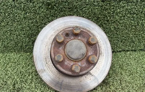 Iveco Daily 4th gen Front wheel hub spindle knuckle 504164492