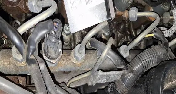 Nissan Primera Fuel main line pipe 