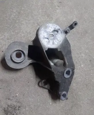 Audi A6 S6 C6 4F Engine mounting bracket 4F0199352M