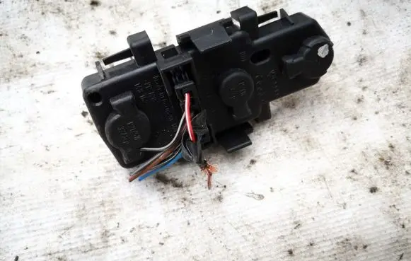 Audi A6 S6 C5 4B Tail light bulb cover holder 148162