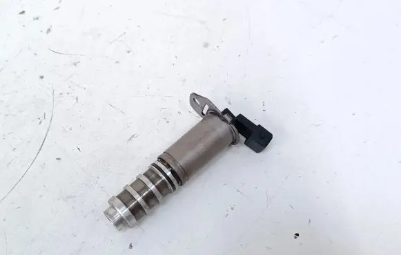 BMW X5M E70 Camshaft vanos timing valve 13151214 7585776