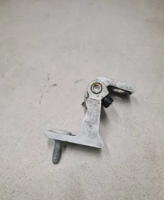 Audi A4 S4 B9 Front door lower hinge 8W0831403B A046574