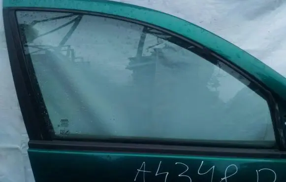 Nissan Almera N16 Front door window glass four-door