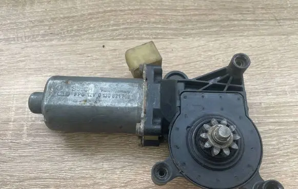 Mitsubishi Colt CZ3 Front door window regulator with motor 0130821701
