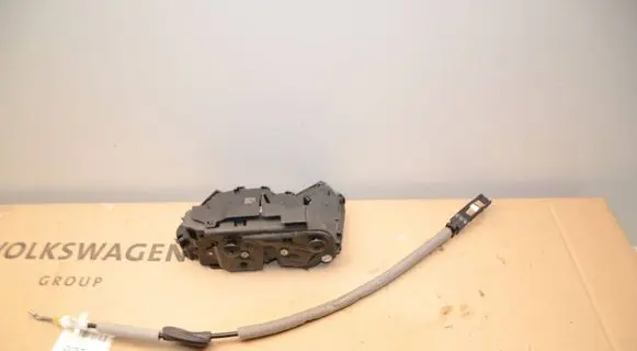 Volkswagen T-Roc Rear door lock 5TA839015E 9196